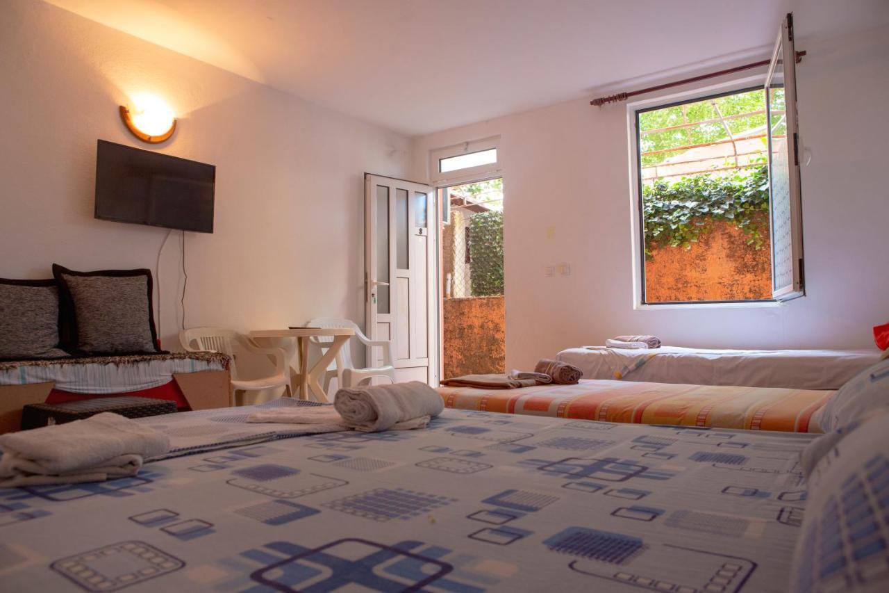 Family Apartments Vukcevic Čanj Екстериор снимка