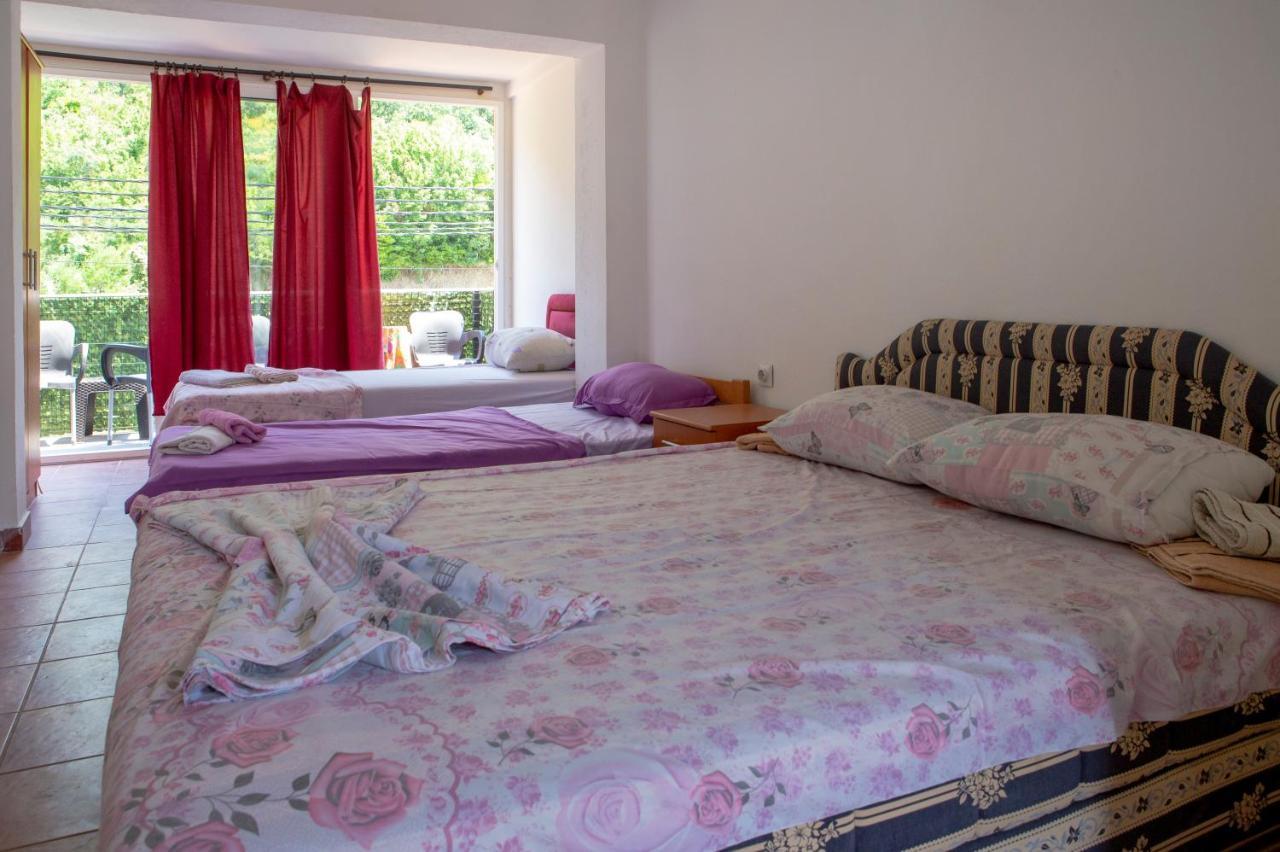 Family Apartments Vukcevic Čanj Екстериор снимка