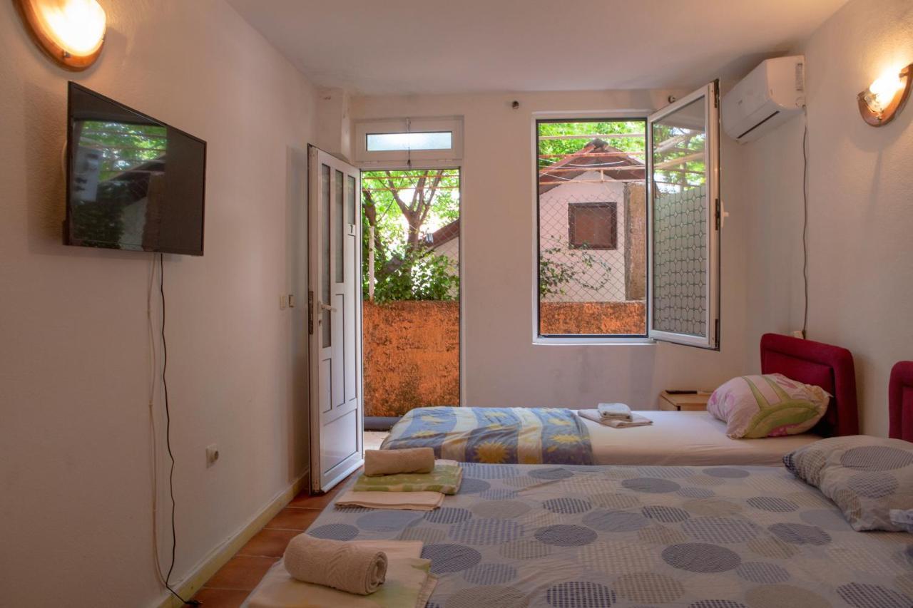 Family Apartments Vukcevic Čanj Екстериор снимка